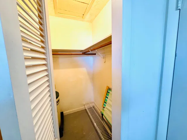 Unit 24 photo 20