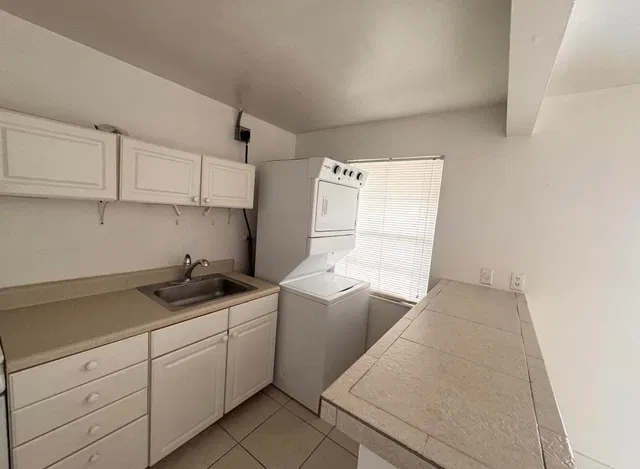  Residence photo 9