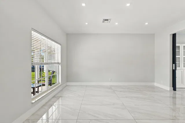 Residence photo 3