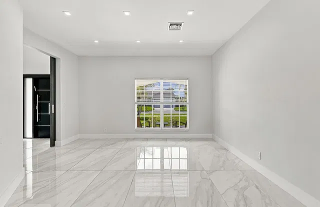 Residence photo 5