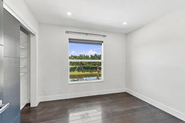 Residence photo 25