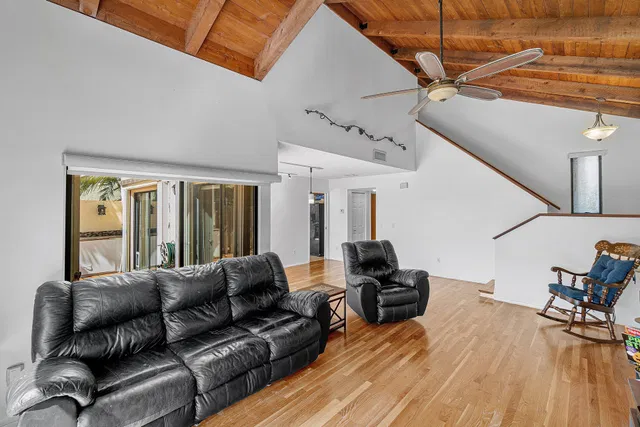 Residence photo 9
