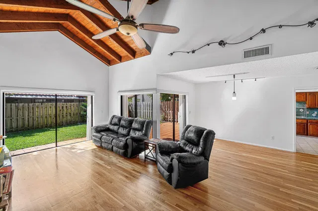 Residence photo 10
