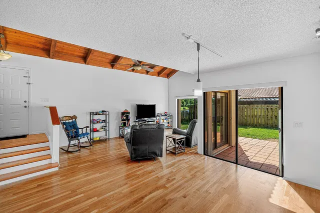 Residence photo 12