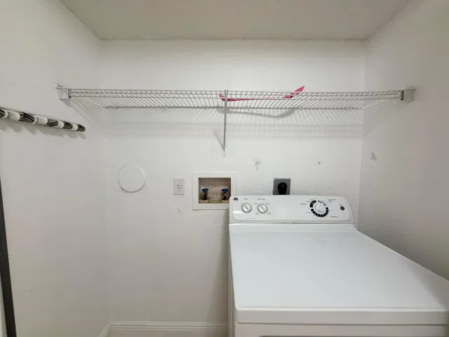 Unit E photo 21