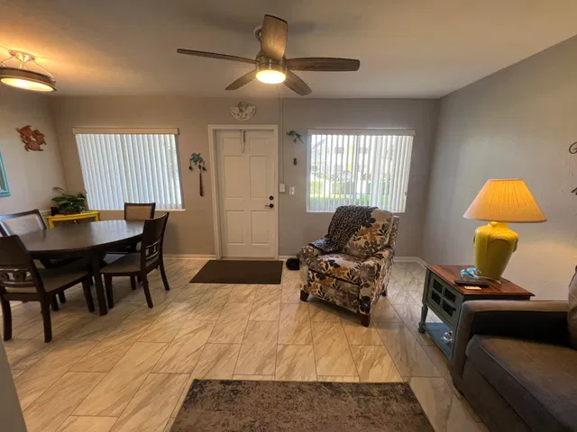 Residence photo 4