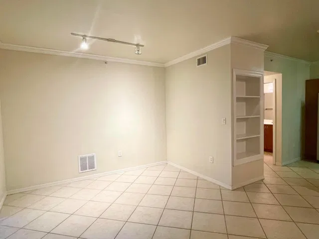 Unit 107 photo 5