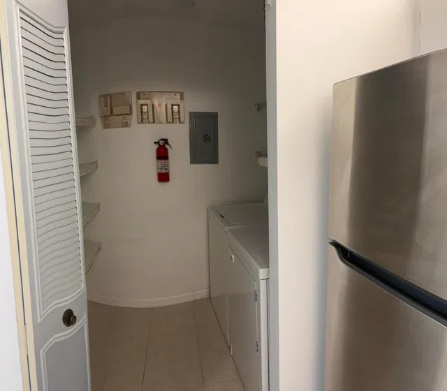 Unit C2 photo 7