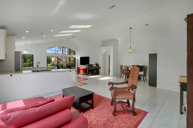 Residence photo 6