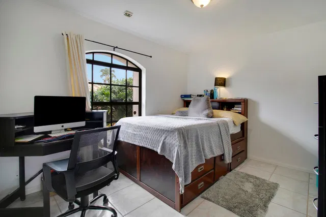 Residence photo 24