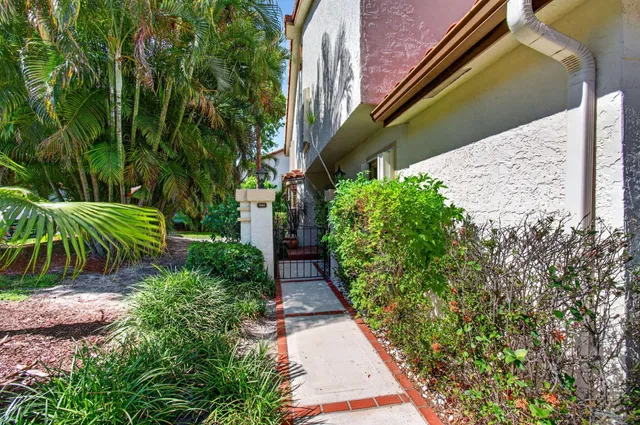 Residence photo 2