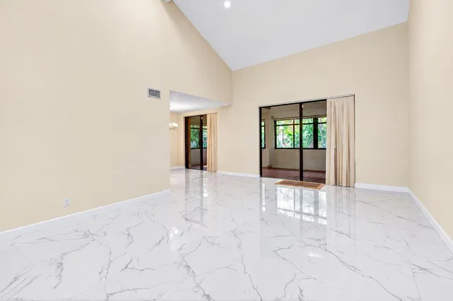 Residence photo 11