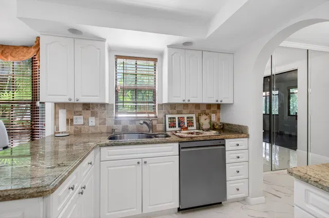 Residence photo 23