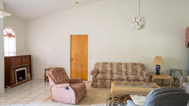 Residence photo 16