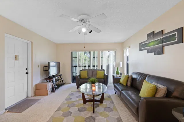 Residence photo 3