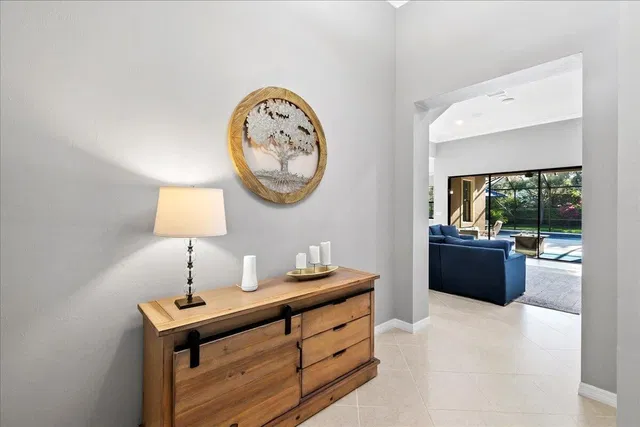 Residence photo 3