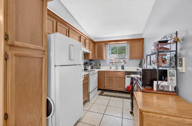 Unit 208 photo 12