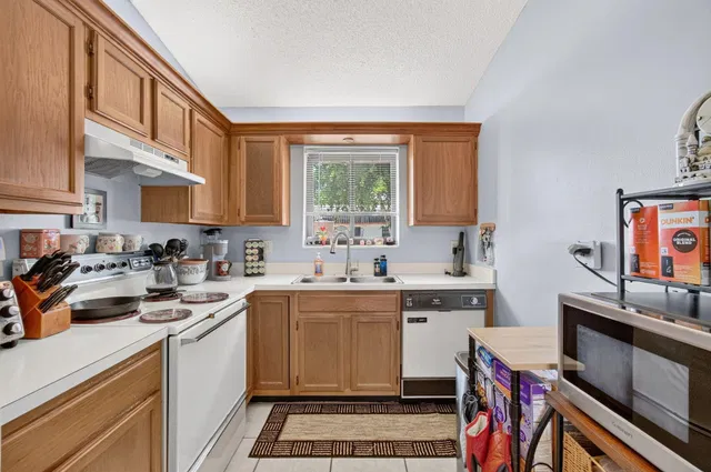 Unit 208 photo 14