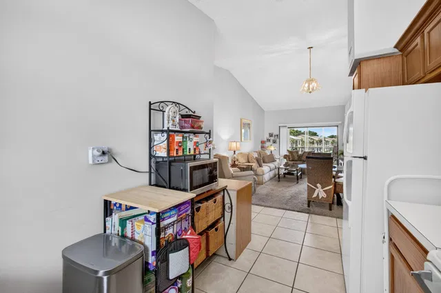 Unit 208 photo 17
