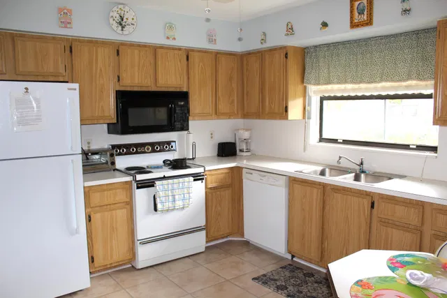 Unit B photo 2
