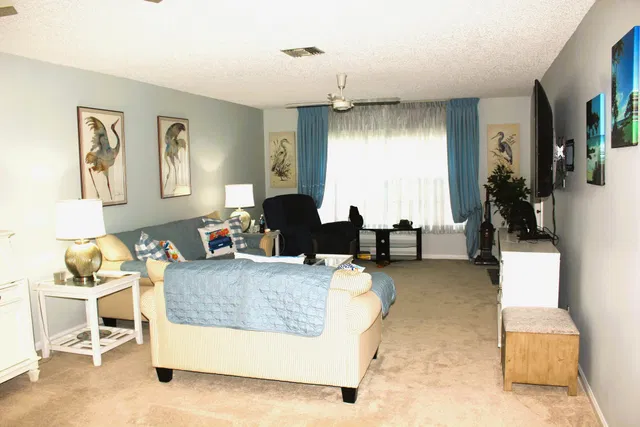 Unit B photo 3