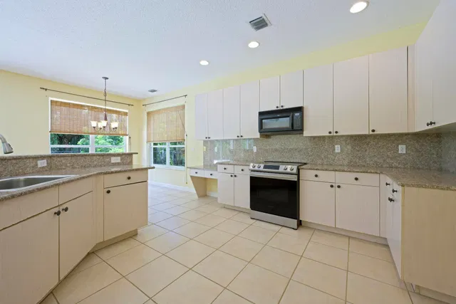 Residence photo 11