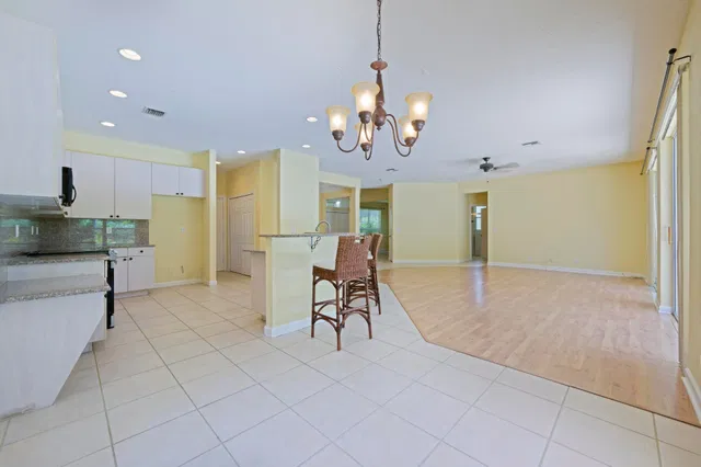 Residence photo 12