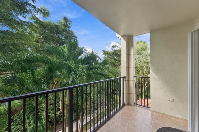 Residence photo 3