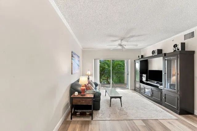 Residence photo 4