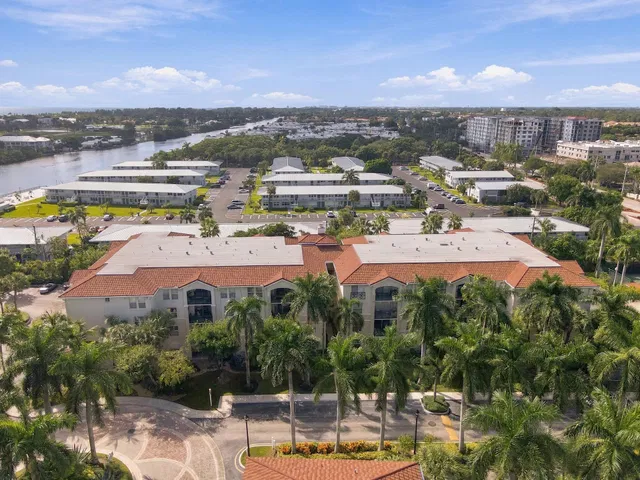 Residence photo 25