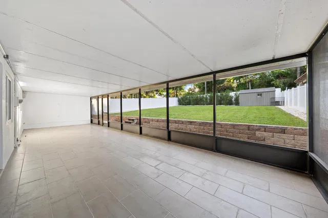 West Palm Beach Residence photo 23
