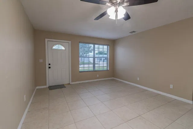 Residence photo 3