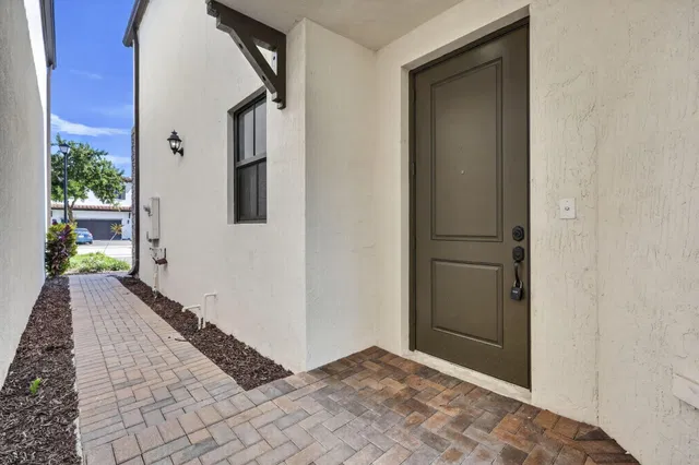 Residence photo 2