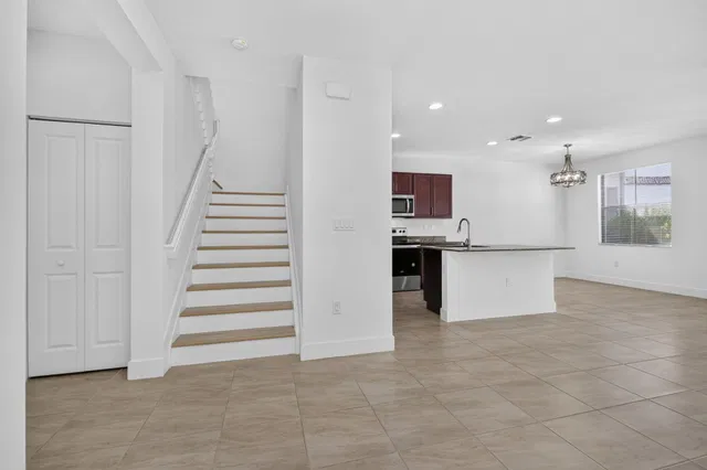 Residence photo 3