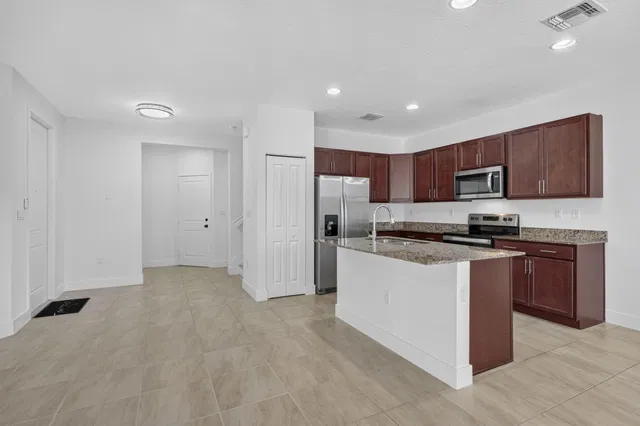 Residence photo 5