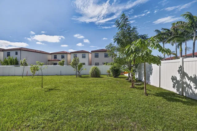 Residence photo 23