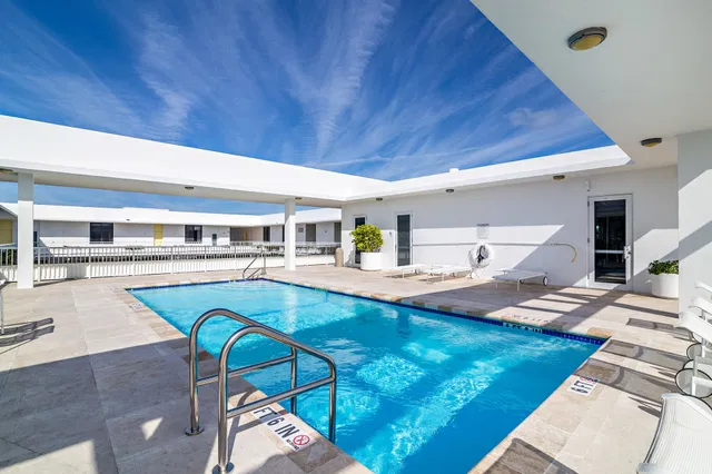 In-Town Palm Beach Unit 419 photo 15