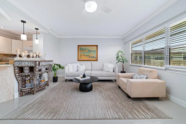  Residence photo 4