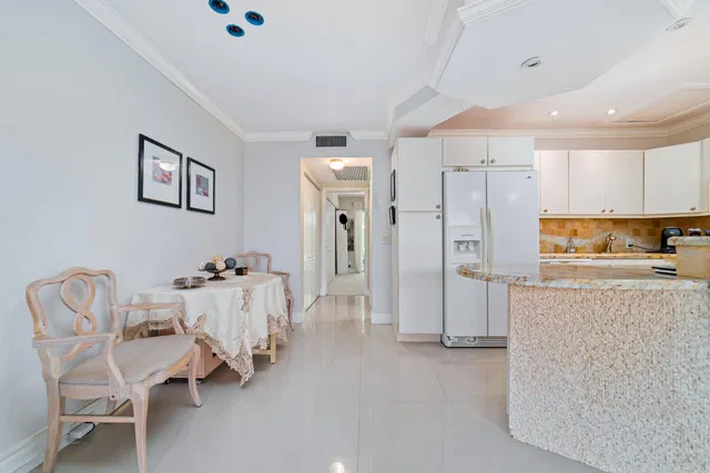  Residence photo 8