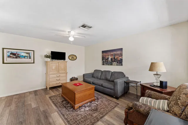 Residence photo 6