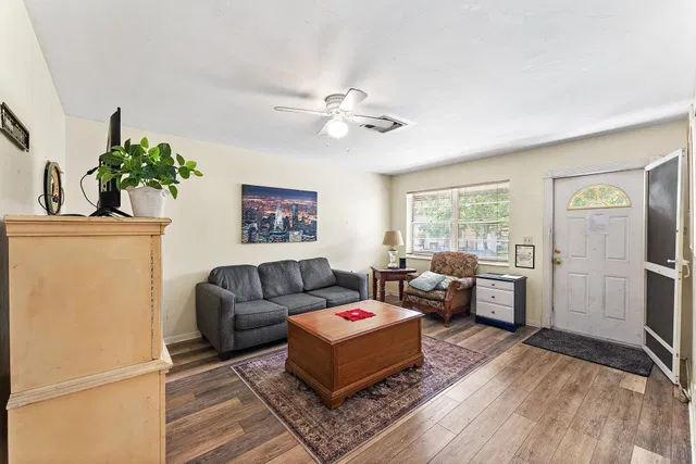 Residence photo 7