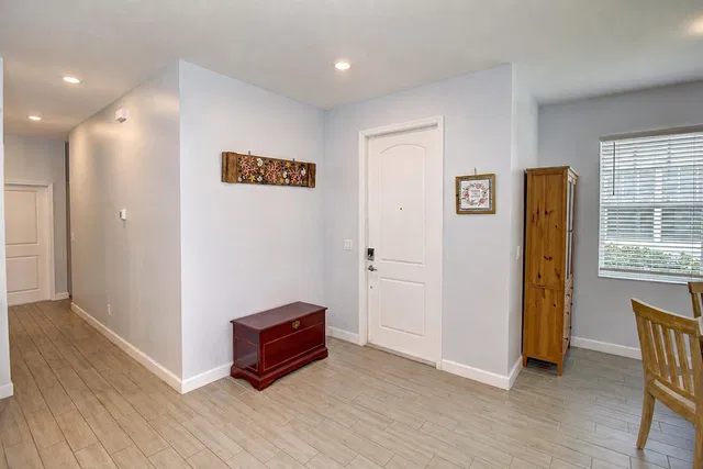 Residence photo 3