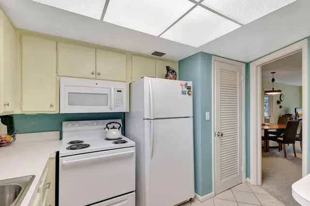 Unit 108 photo 19