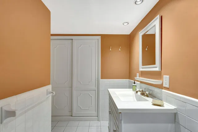 Unit 108 photo 26