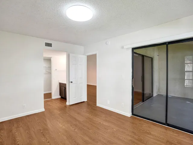 Unit P206 photo 22
