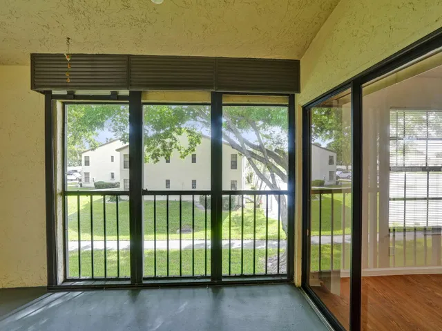 Unit P206 photo 24