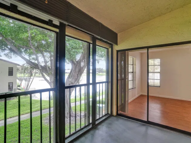 Unit P206 photo 25