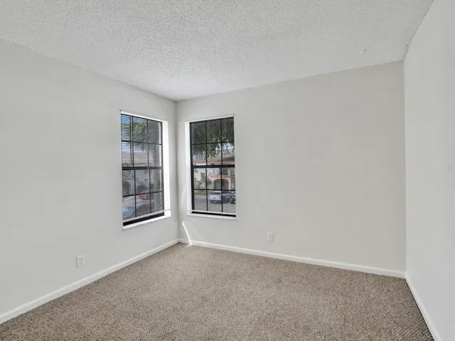 Unit P206 photo 27