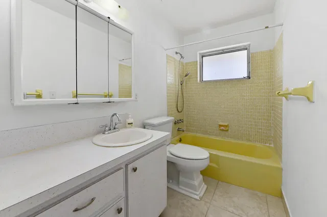 Unit C photo 18