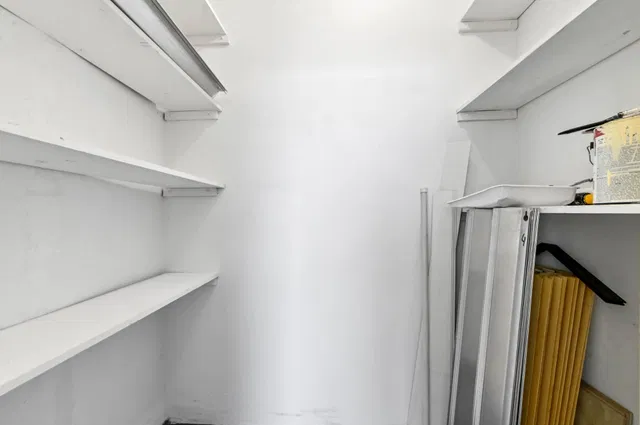 Unit C photo 21